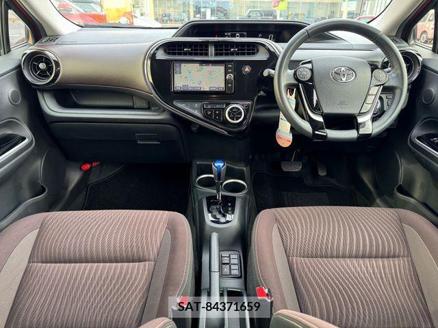 Toyota AQUA 2017-08 260185-1