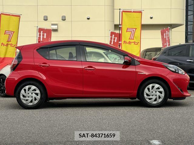 Toyota AQUA 2017-08 260185-4
