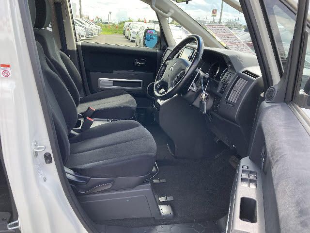 Mitsubishi DELICA D5 2016-02 8755-12