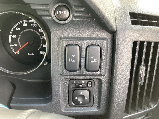 Mitsubishi DELICA D5 2016-02 8755-7