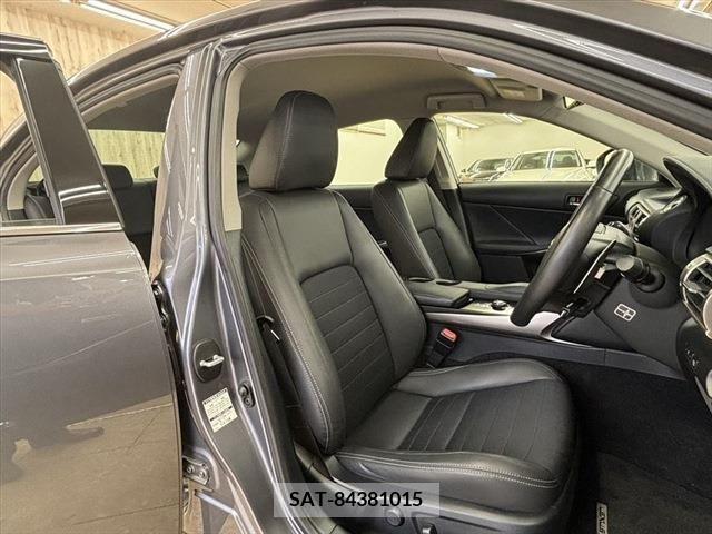 Lexus IS 2013-08 388332-9