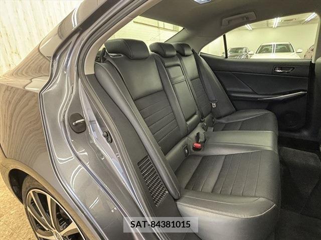 Lexus IS 2013-08 388332-10