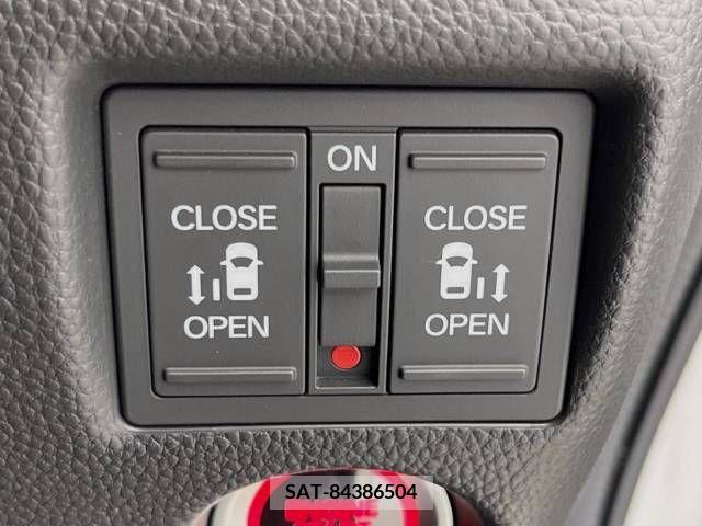 Honda N BOX CUSTOM 2018-05 338683-5
