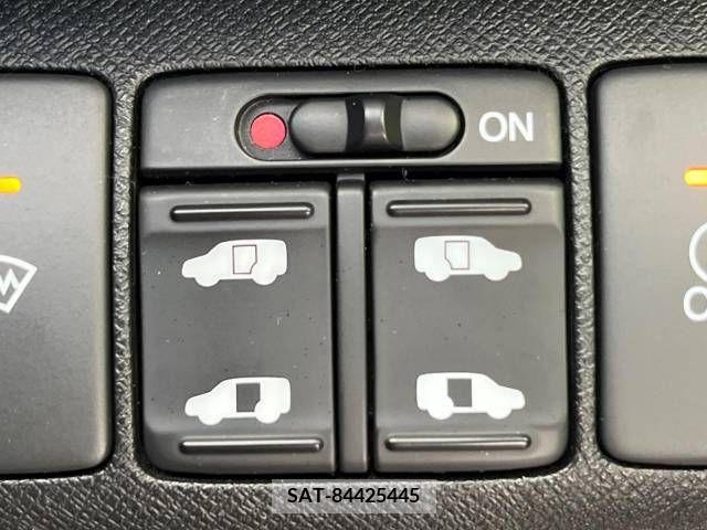 Honda e 2012-10 379319-2