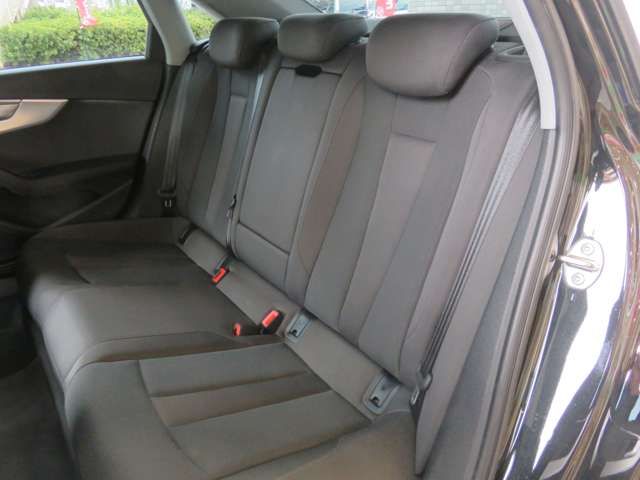 Audi A4 2019-12 11575-13