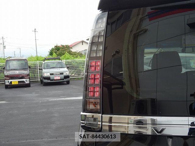 Toyota VOXY 2015-10 337623-11
