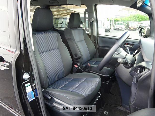 Toyota VOXY 2015-10 337623-12