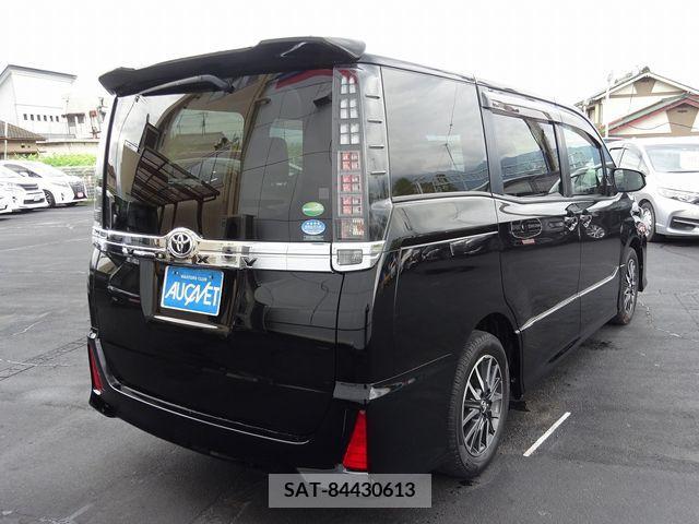 Toyota VOXY 2015-10 337623-3