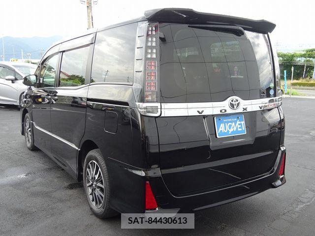 Toyota VOXY 2015-10 337623-5