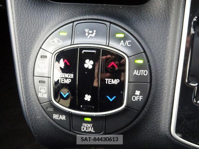 Toyota VOXY 2015-10 337623-23