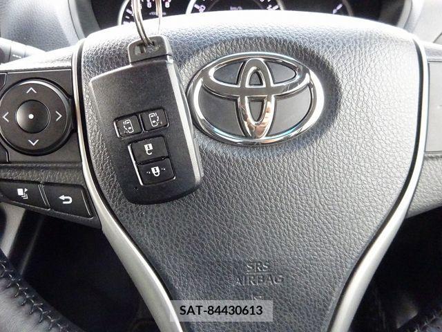 Toyota VOXY 2015-10 337623-29