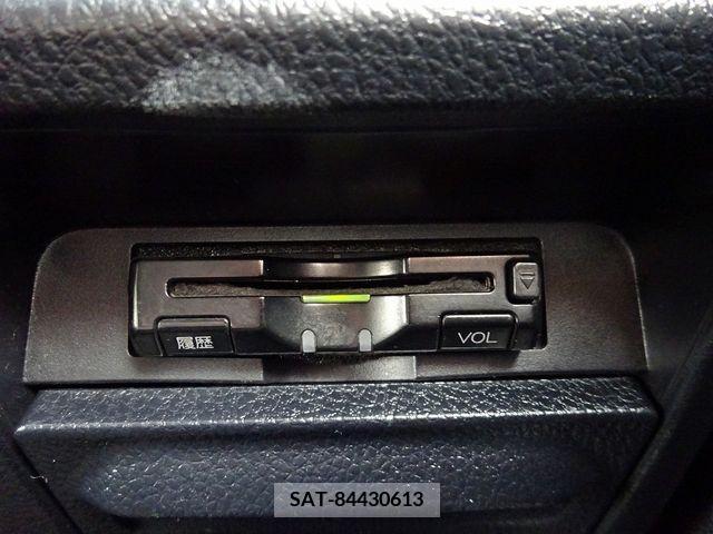 Toyota VOXY 2015-10 337623-28