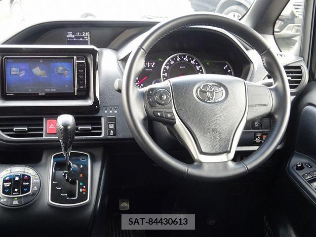 Toyota VOXY 2015-10 337623-18