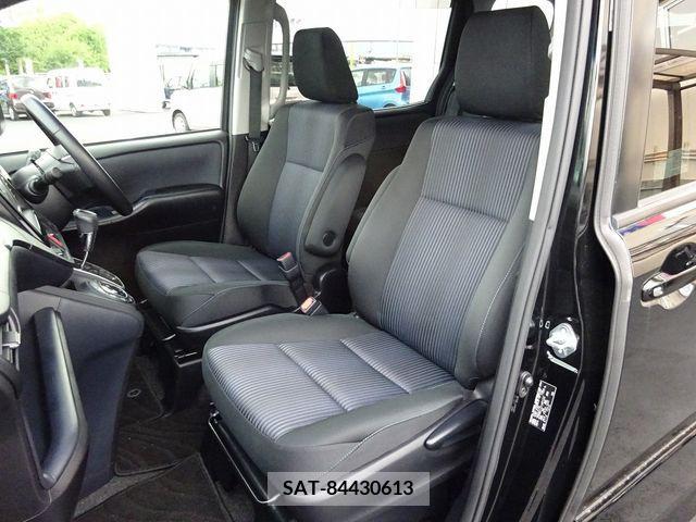 Toyota VOXY 2015-10 337623-19