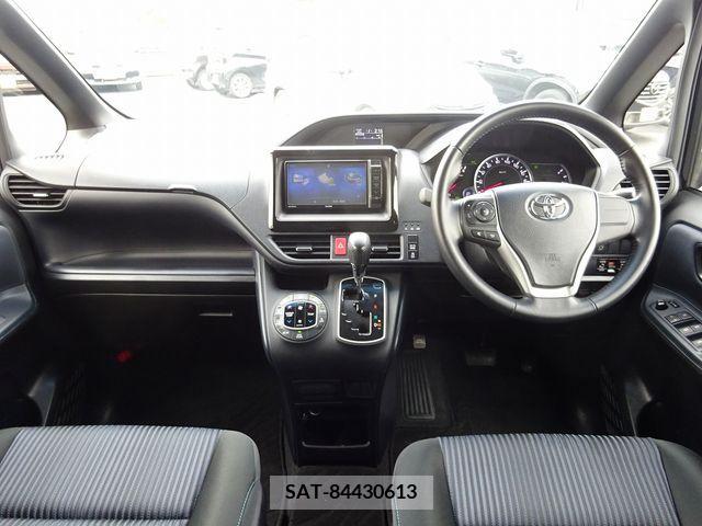 Toyota VOXY 2015-10 337623-17