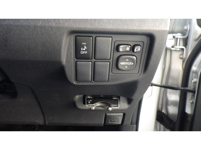 Toyota PRIUS 2012-08 6070-11