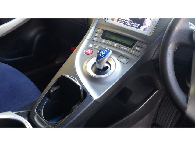 Toyota PRIUS 2012-08 6070-12