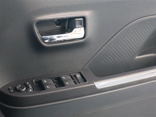 Daihatsu TANTO CUSTOM 2023-02 195811-12