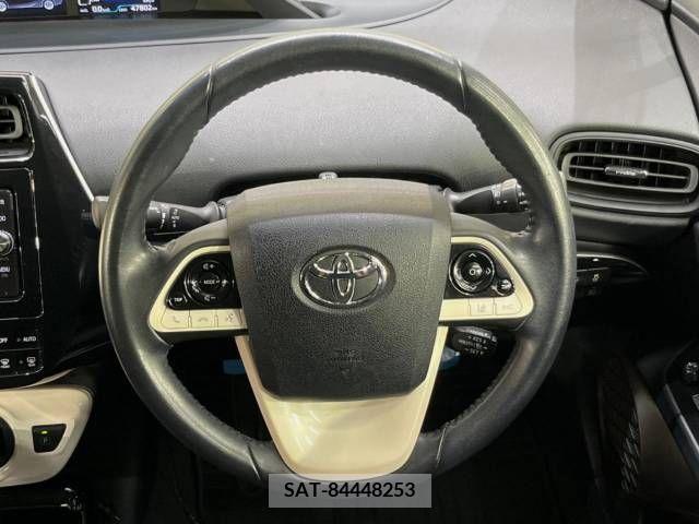 Toyota PRIUS 2017-12 348587-11