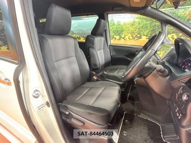 Toyota VOXY 2019-03 346135-8