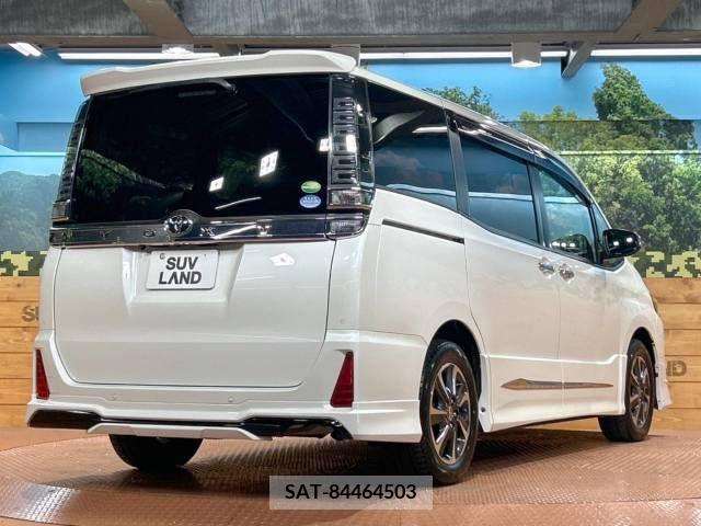 Toyota VOXY 2019-03 346135-18