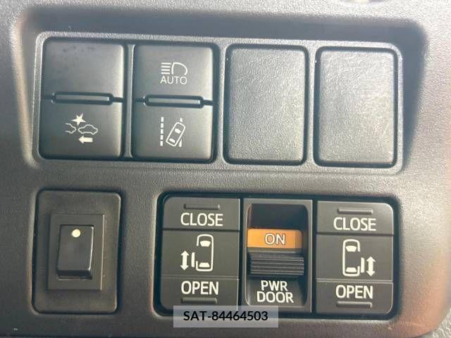 Toyota VOXY 2019-03 346135-6