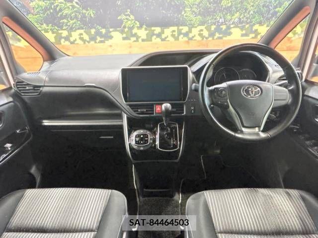 Toyota VOXY 2019-03 346135-1