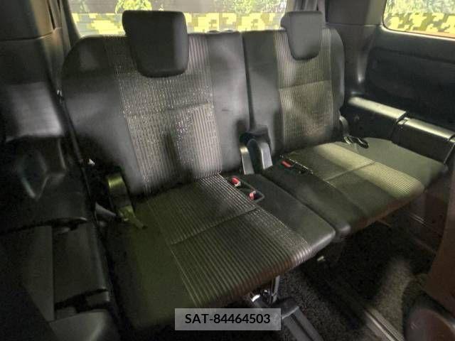 Toyota VOXY 2019-03 346135-10