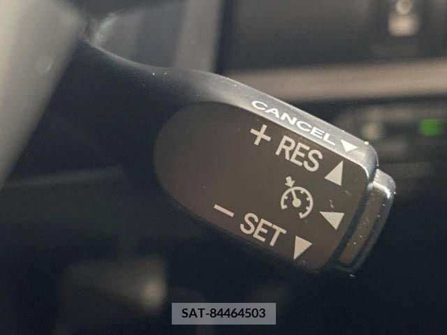 Toyota VOXY 2019-03 346135-7