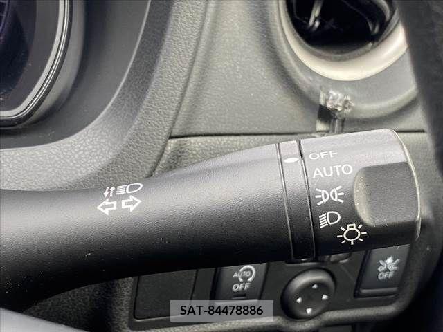 Nissan NOTE 2019-05 375843-23