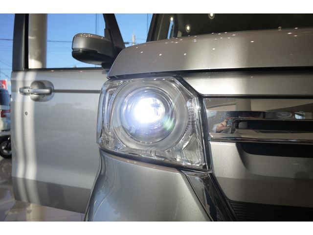 Honda N BOX 2022-05 189808-26