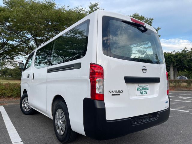 Nissan NV350 Caravan 2013-07 15036-4