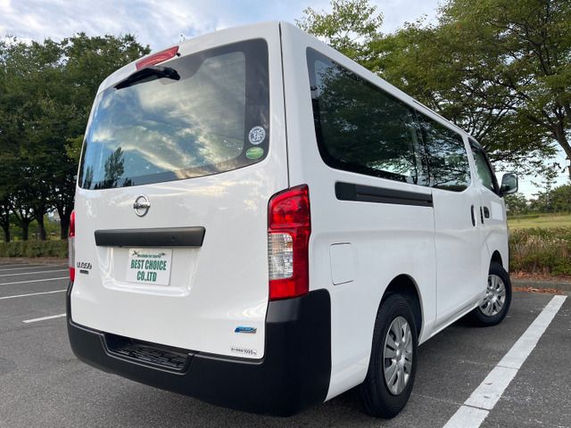 Nissan NV350 Caravan 2013-07 15036-2