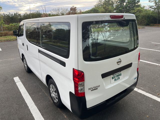 Nissan NV350 Caravan 2013-07 15036-11