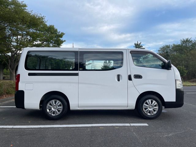 Nissan NV350 Caravan 2013-07 15036-8