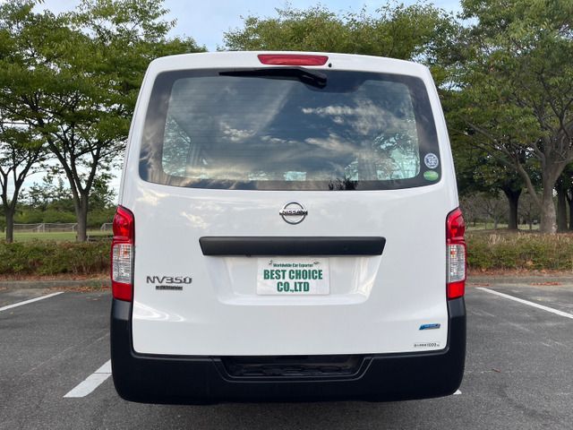 Nissan NV350 Caravan 2013-07 15036-7