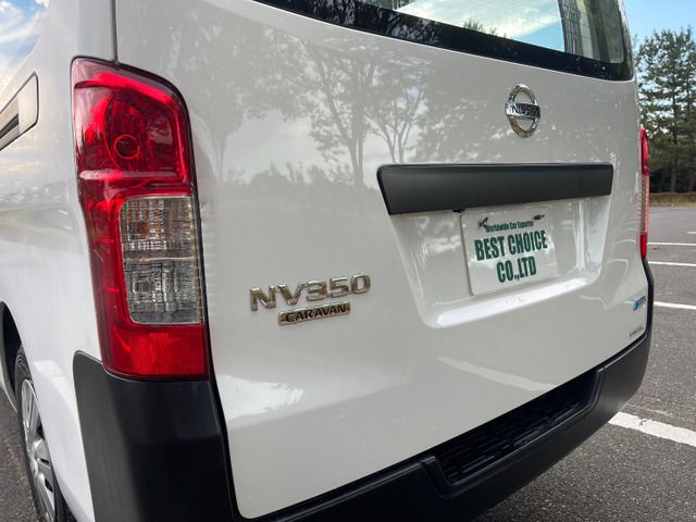 Nissan NV350 Caravan 2013-07 15036-19