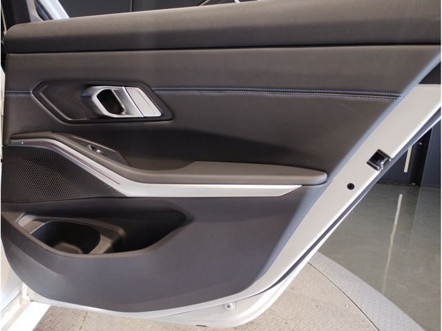 Bmw 3 SERIES 2019-09 15257-27