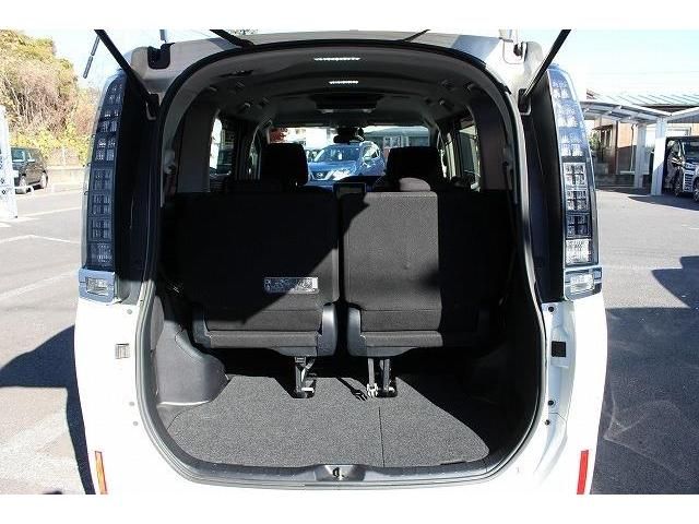 Toyota NOAH HYBRID 2017-05 191578-16