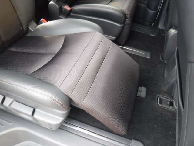 Nissan ELGRAND 2017-04 182267-13