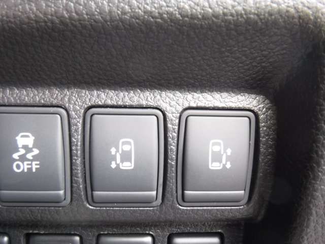 Nissan ELGRAND 2017-04 182267-9