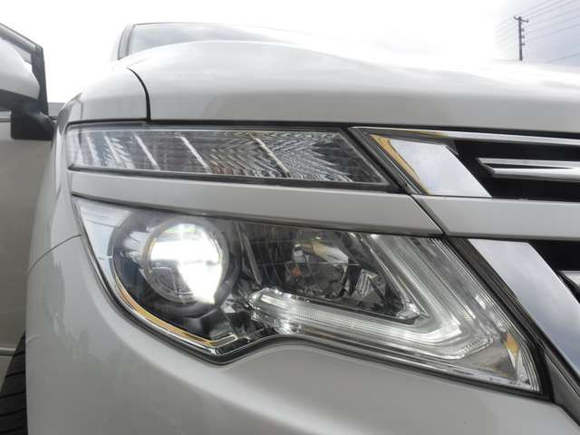 Nissan ELGRAND 2017-04 182267-16