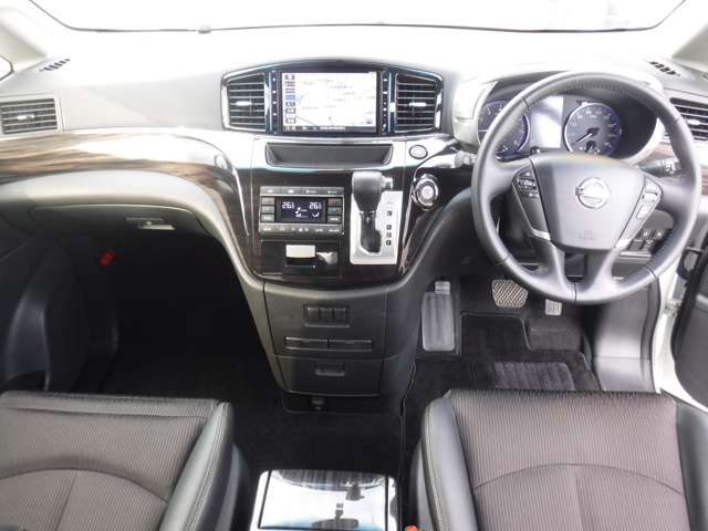 Nissan ELGRAND 2017-04 182267-2