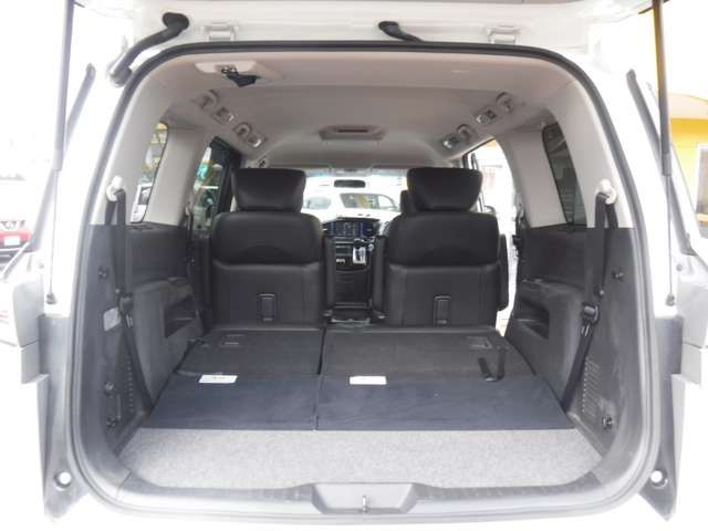Nissan ELGRAND 2017-04 182267-15
