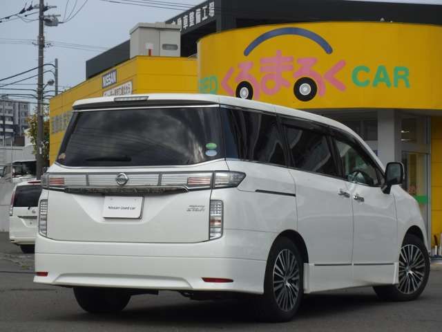 Nissan ELGRAND 2017-04 182267-1