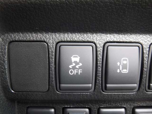Nissan ELGRAND 2017-04 182267-10
