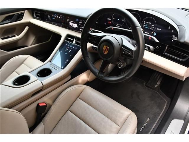 Porsche Taycan 2021-03 2727-1