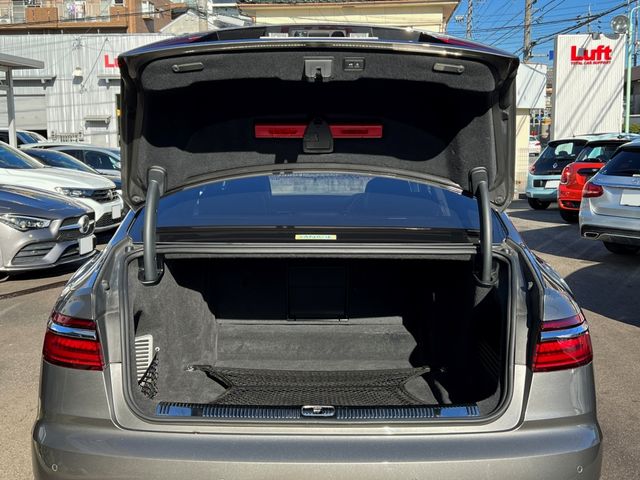 Audi A8 2021-03 190850-7
