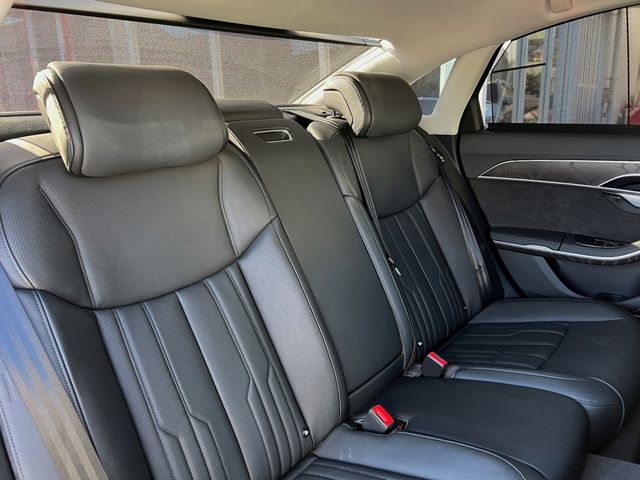 Audi A8 2021-03 190850-16
