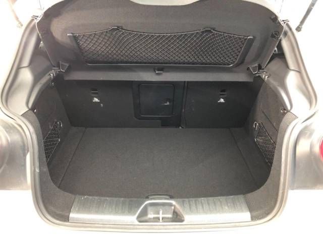 Mercedes Benz A-CLASS 2016-04 186240-12